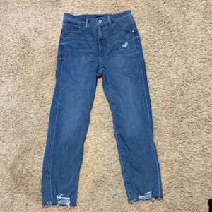 Express Super High Rise Mom Jean - Light Wash Size 6